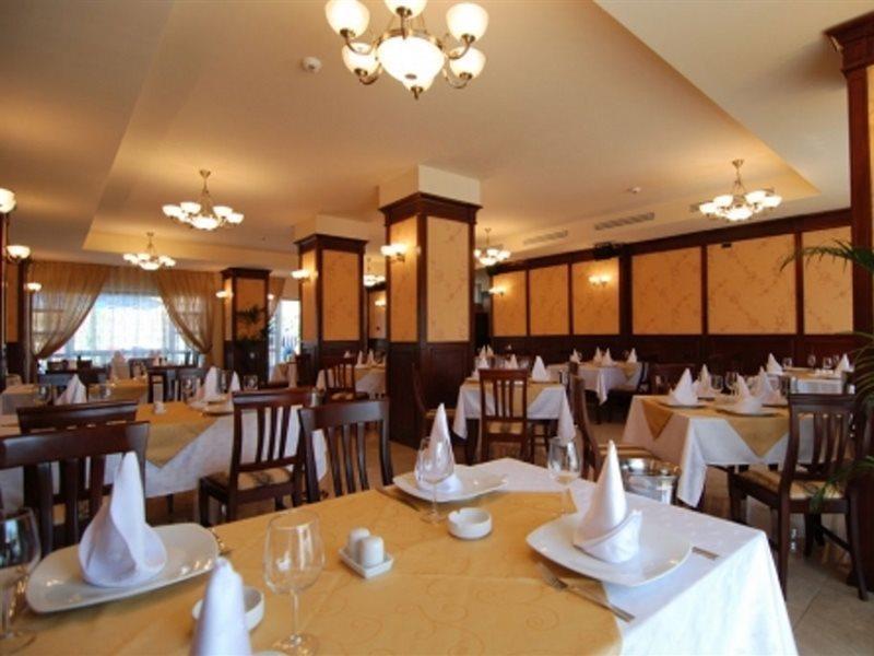 Grand Hotel Perla Ciucasului Tărlungeni Eksteriør billede